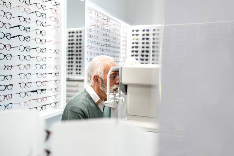 Pourquoi choisir un opticien certifié pour réaliser un examen de vue par téléexpertise visant le renouvellement d'une ordonnance médicale spécifique à Fécamp ?