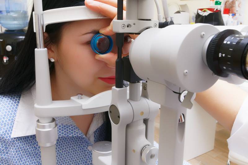 Opticien certifié pour réaliser un examen de vue et acheter des lunettes sans restes à charge près de Terres-de-Caux 76